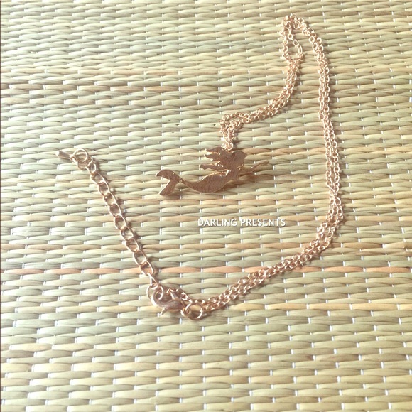 β¬οΈ $26 GOLD MERMAID NECKLACE πHPπ - Picture 2 of 5